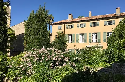 Villa de charme &agrave; louer sur la C&ocirc;te d'Azur | ChicVillas