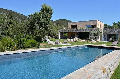 Villas de luxe avec piscine &agrave; louer en Corse | ChicVillas